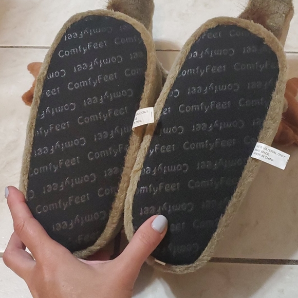 Super Cute Comfy Feet Moose Slippers - Picture 4 of 4